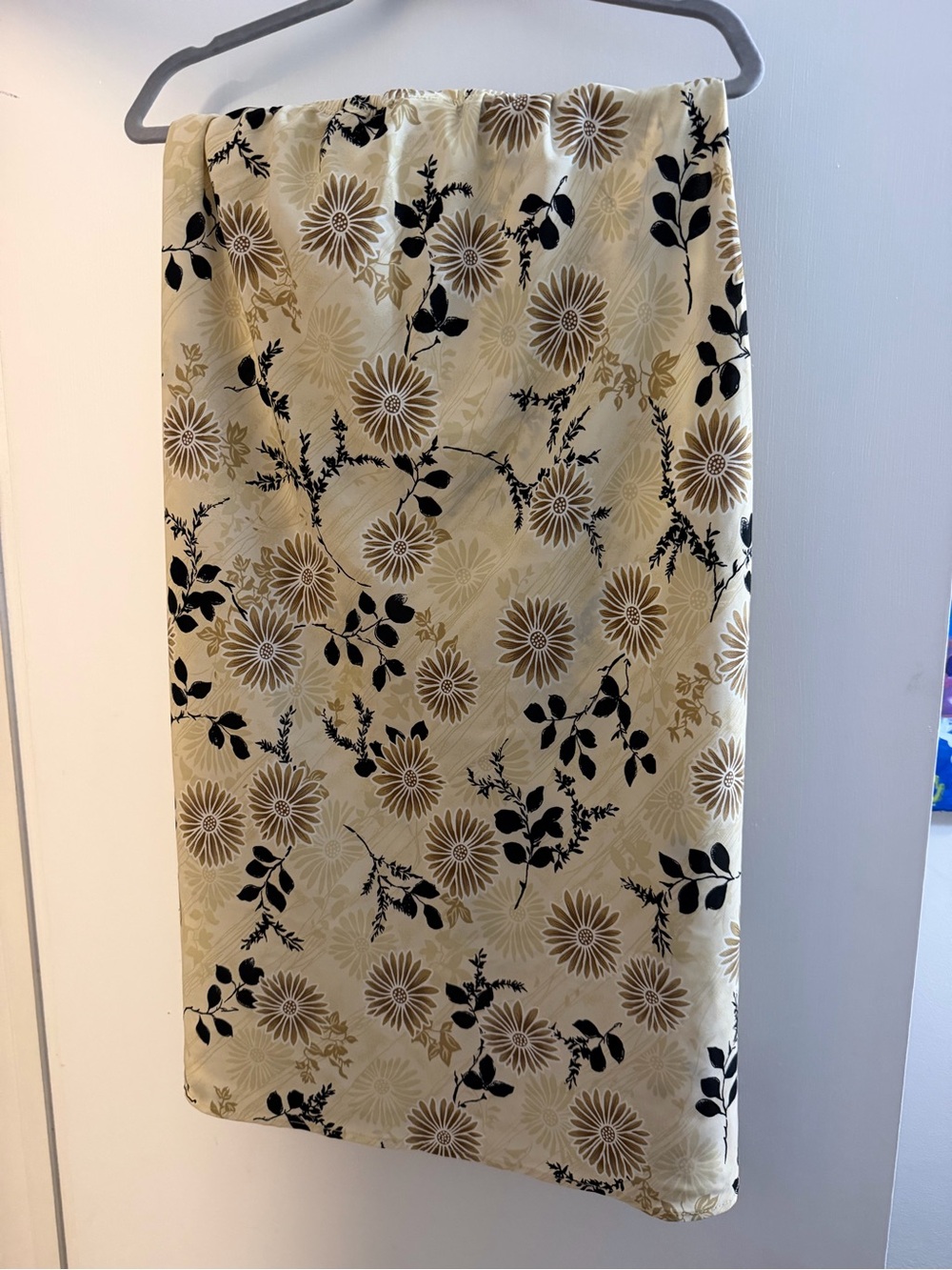 Kathie Lee Collection Cream Skirt with Black and Tan Floral Print Sz S